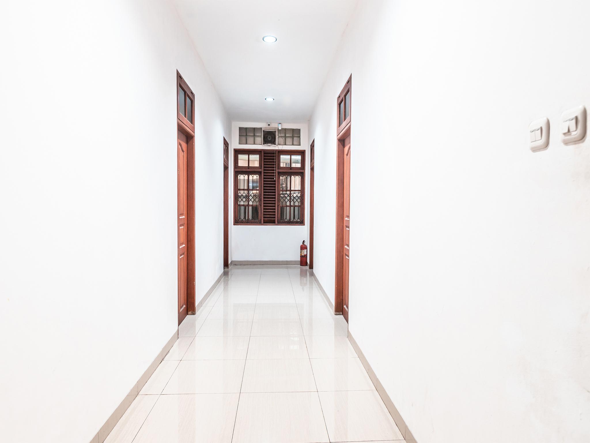 Oyo 1990 Kost Kuningan Executive Boading House Setiabudi Джакарта Екстериор снимка